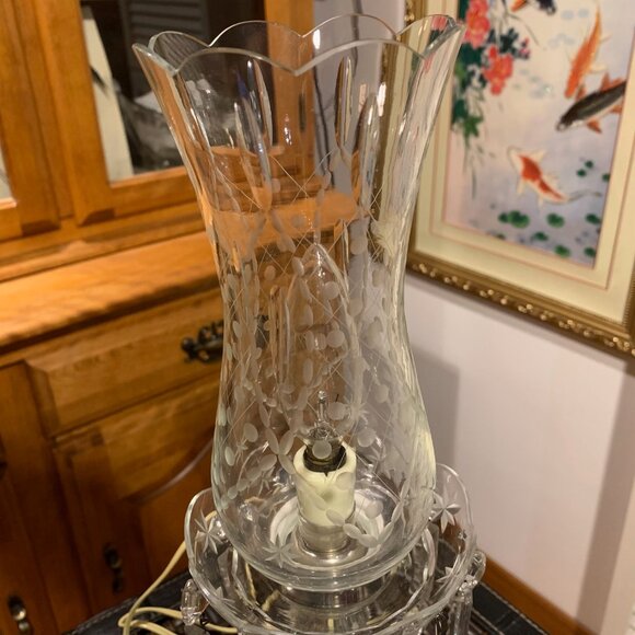 Vintage Crystal Electric Hurricane Cut Crystal Glass Teardrop Table - Picture 5 of 10